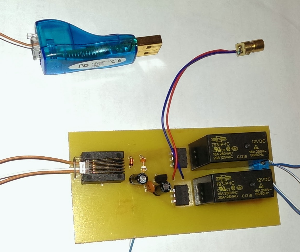 как выглядит эксперементный вариант. Нет всех разъёмов и провода на нагрузку временные.